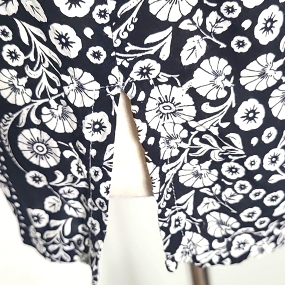 LOFT Black & White Floral Print Top with Pink & Purple Accents, Size Medium - Picture 6 of 10